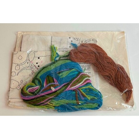 Creative Circle 1435 Dinosaur Cross-Stitch Kit With Yarn & Instructions - Picture 4 of 4